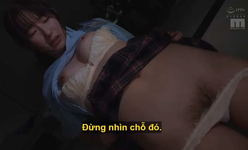 Sếp trên lập mưu xxx cô em dưới quyền kiêu kỳ lười nhác, suốt ngày bận rộn chat chit cùng người yêu.