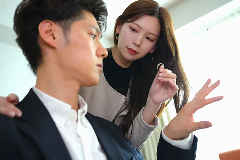Bà xã đi đi giã ngoại, gã chồng ở nhà bị nhỏ em cô vợ gạ làm tình không trượt phát nào